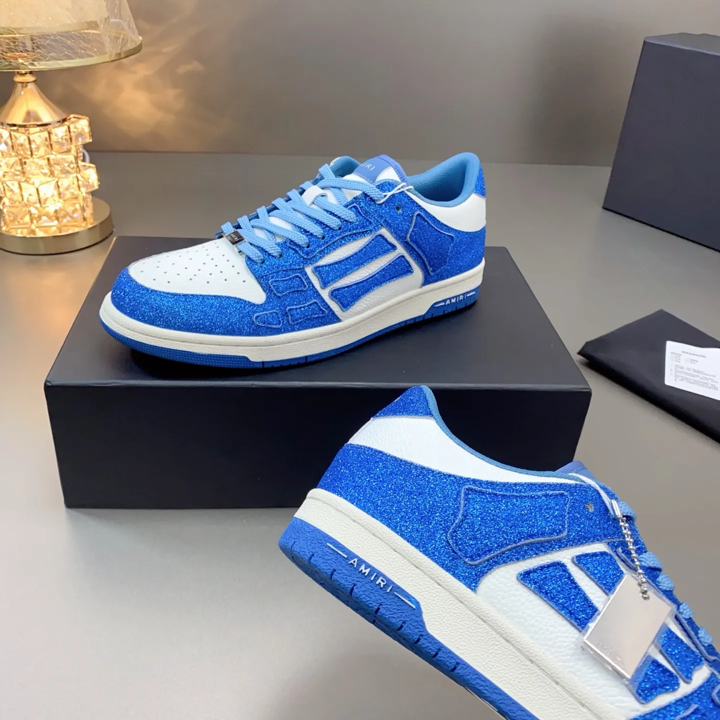 p580🐮🐮AMIRI Couple Style👑 The latest The Pacific Series Couple Style💀🦴Bone Stars Casual Sports Shoes Skateboard Shoes✔️ AMIRI's Pacific shoes are a sneaker that combines luxury and street style. Many celebrities and Internet celebrities have the same style. Its design and workmanship are very exquisite. Made of high-grade cow leather, soft to the touch and highly durable. 💎Fabrics: Original custom imported first-layer cowhide 💎Inner lining: Original customized breathable mesh 💎Foot: Original injection molded one-piece, comfortable, wear-resistant and not tiring for feet 💎Outsole: Original 1:1 molded three-color sole Original outsole 💎Sole thickness: 3CM 💎Size: Female 35-40 Male 39-46 💎Price; Top version 👑Special remarks Remark: (Female size 34 40 . Men's sizes 38 45 46 are customized and cannot be returned or exchanged. Please note when ordering! Thank you🤝🤝